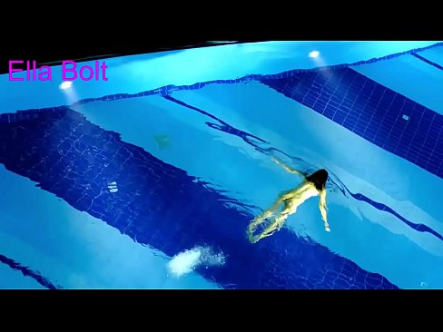 ❤️ No puedo dejar de mirar, joven rubia pillada nadando desnuda en la piscina del complejo ELLA BOLT ❌ Video de porno en es.sex-porntube.ru ❌️