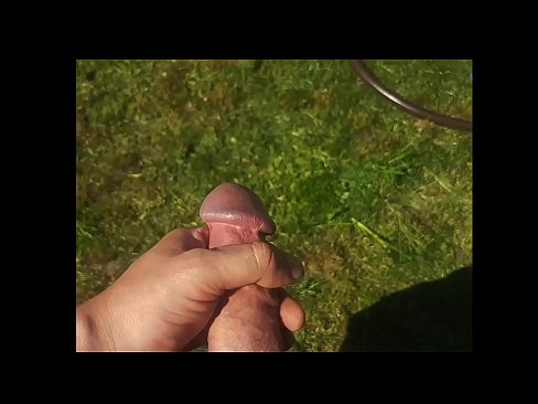 ❤️ Hottie se deja follar el coño rosa y se corre con un chorro en un jardín de verano ❌ Video de porno en es.sex-porntube.ru ❌️