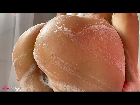 ❤️ Morena se masturba el coño con un vibrador hasta alcanzar un intenso orgasmo en la ducha ❌ Video de porno en es.sex-porntube.ru ❌️