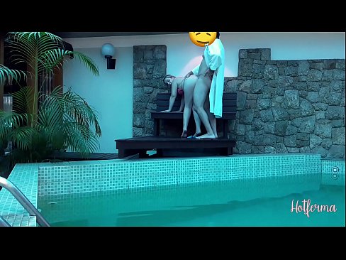 ❤️ El jefe invita a la criada a la piscina, pero no pudo resistirse a una caliente ❌ Video de porno en es.sex-porntube.ru ❌️